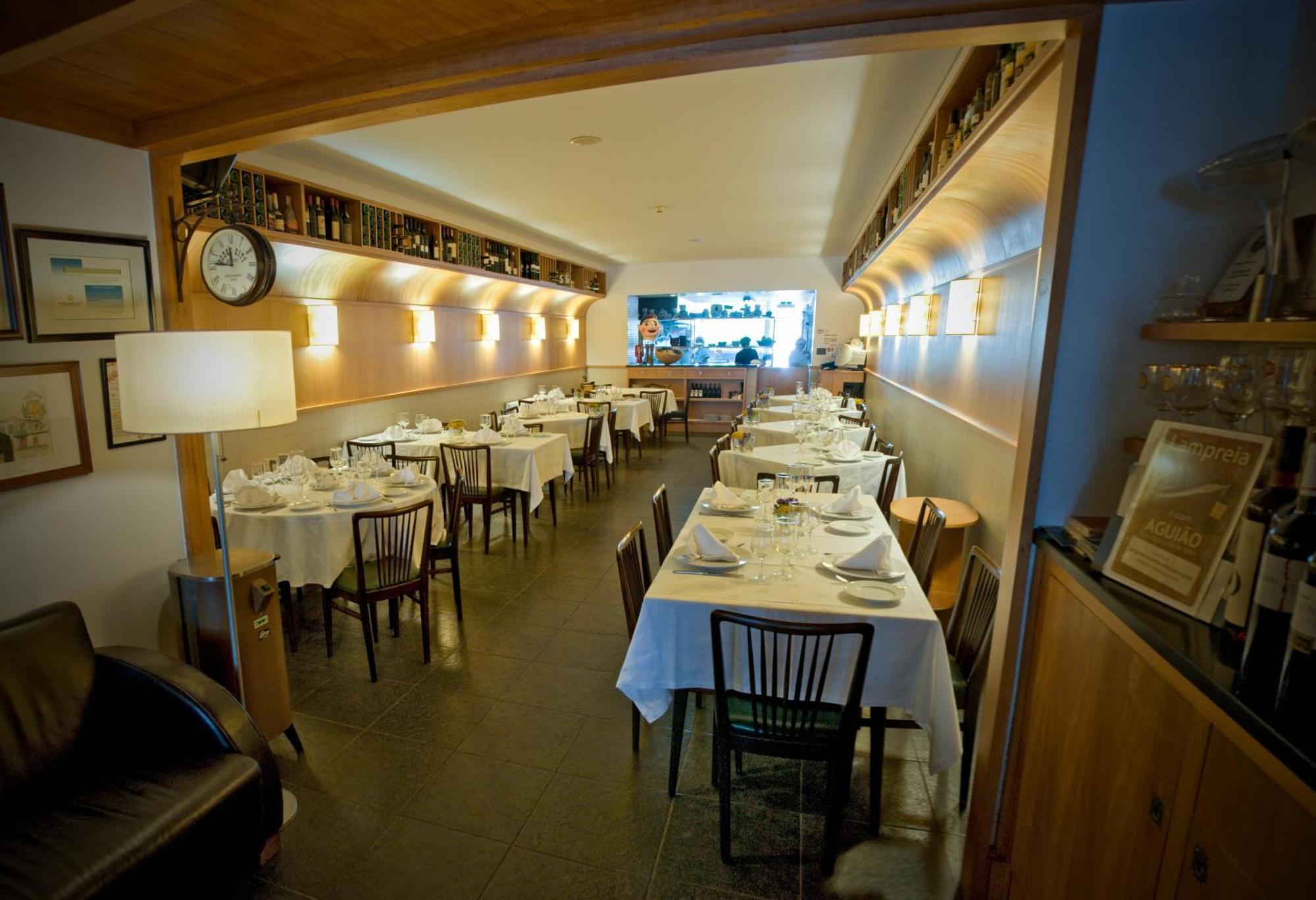 Pensao O Laranjeira Hotel เวียนา โด กัสเตโล ภายนอก รูปภาพ